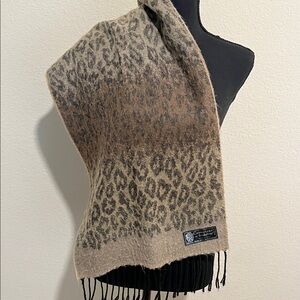 Cashmyarn by Berkshire Leopard Print Fringe Scarf – Made in Italy